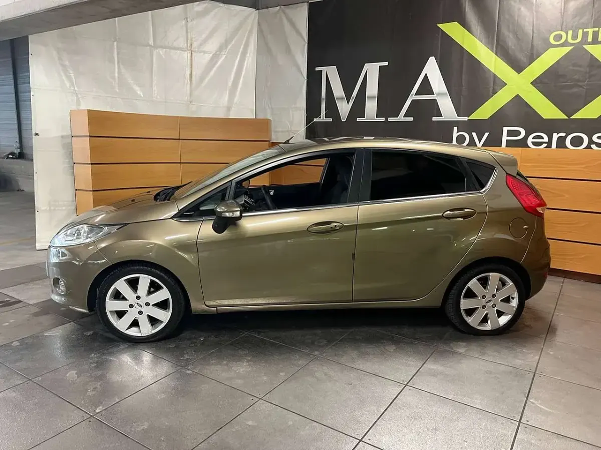 Usata Ford Fiesta Titanium 92 CV (67 kW) 2012 Beige Berlina