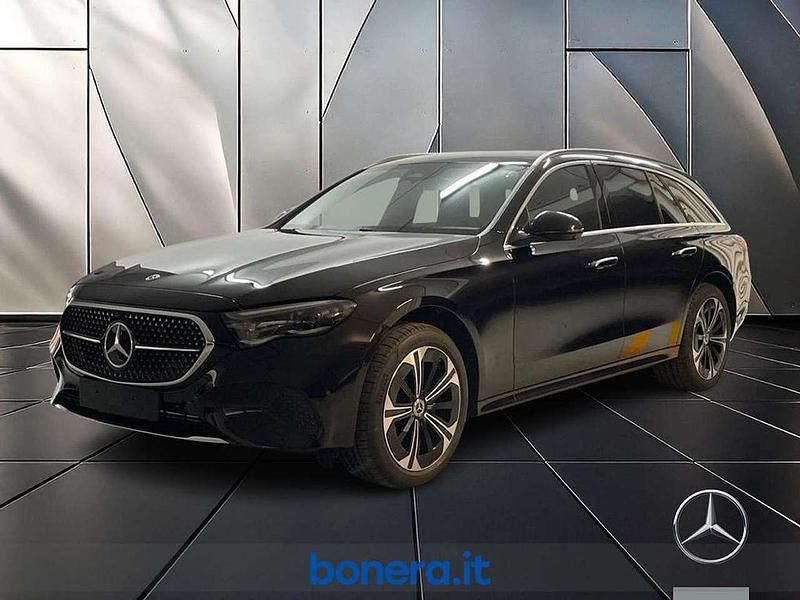 Nero Nuova 2025 Mercedes E220 Advanced Plus Station wagon | 70.800 € (Super prezzo) - Immagine 1/4