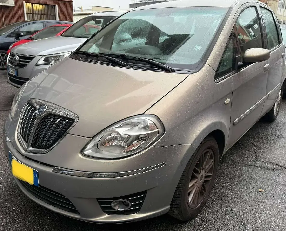 Usata Lancia Musa 95 CV (69 kW) 2009 Grigio Monovolume