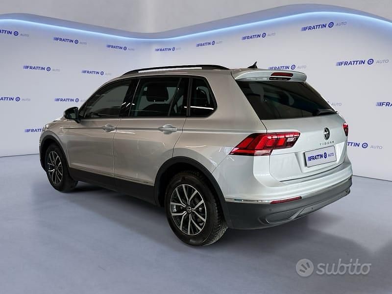 Usata VW Tiguan Life 131 CV (96 kW) 2021 Grigio SUV