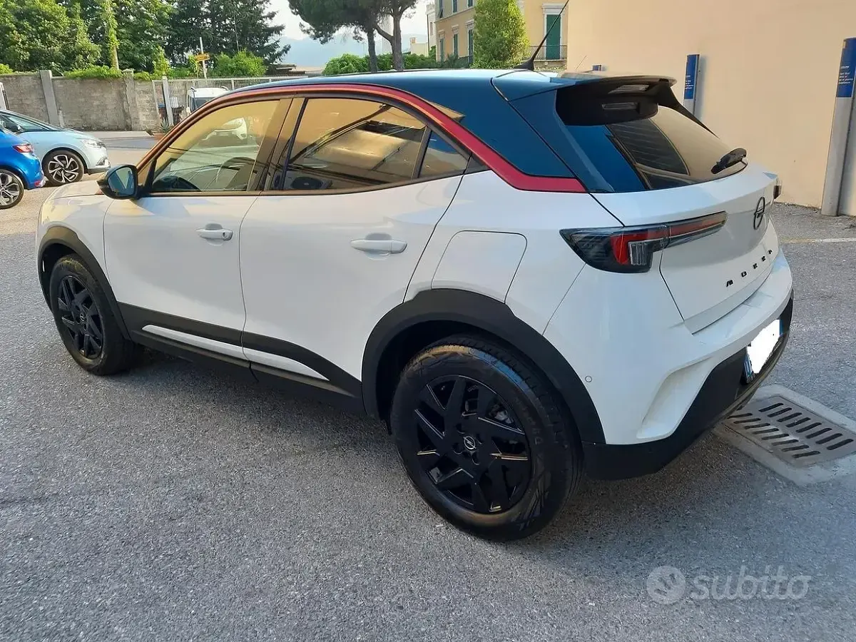 Usata Opel Mokka Elegance 101 CV (74 kW) 2023 Bianco SUV