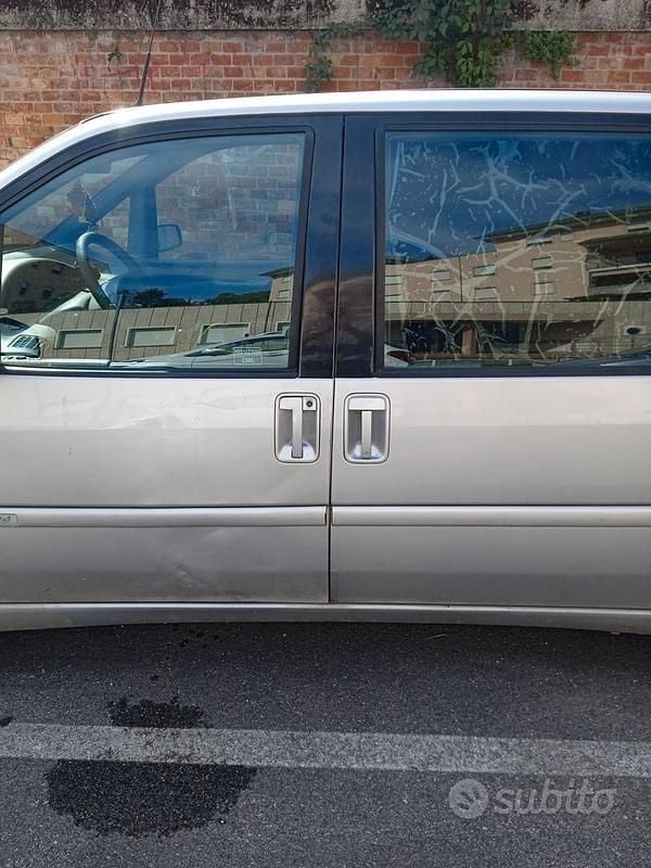 Usata Peugeot 806 109 CV (80 kW) 1999 Grigio Monovolume