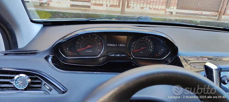 Usata Peugeot 208 Allure 68 CV (50 kW) 2012 Bianco Utilitaria