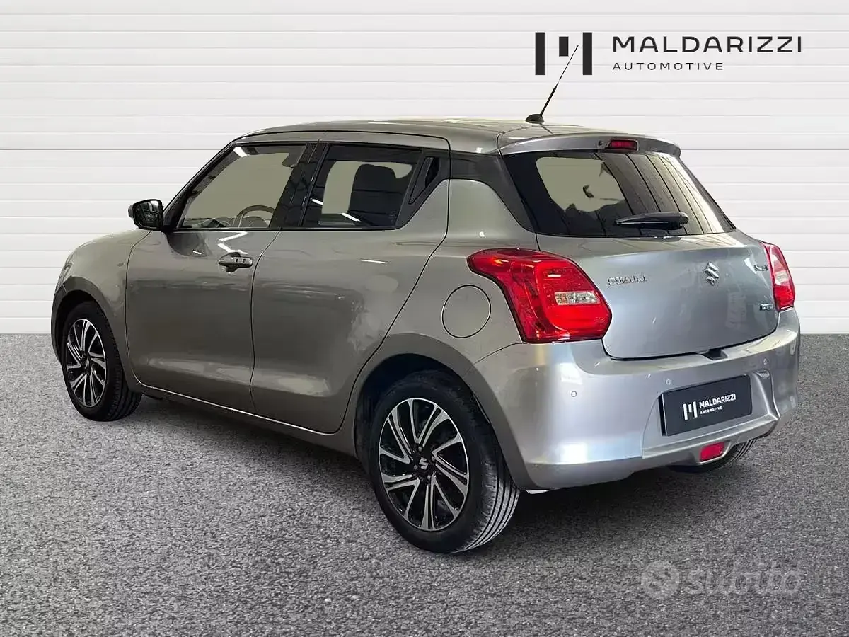 Usata Suzuki Swift 83 CV (61 kW) 2021 Grigio Utilitaria