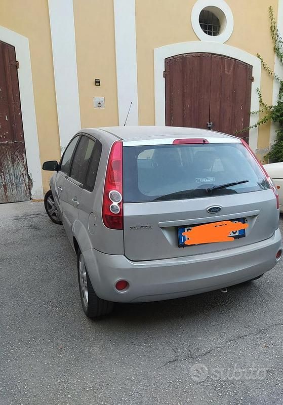 Usata Ford Fiesta 75 CV (55 kW) 2008 Grigio Utilitaria