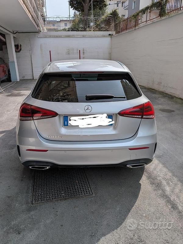 Usata Mercedes A180 Premium 116 CV (85 kW) 2019 Grigio Berlina