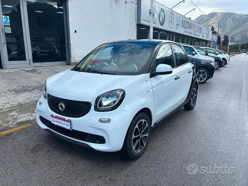 Usata Smart ForFour 70 CV (51 kW) 2017 Bianco Utilitaria