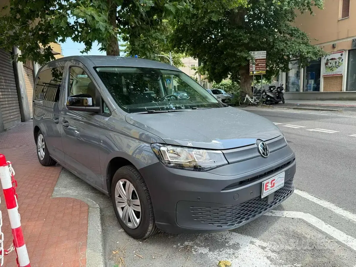 Usata VW Caddy 114 CV (83 kW) 2023 Grigio Monovolume