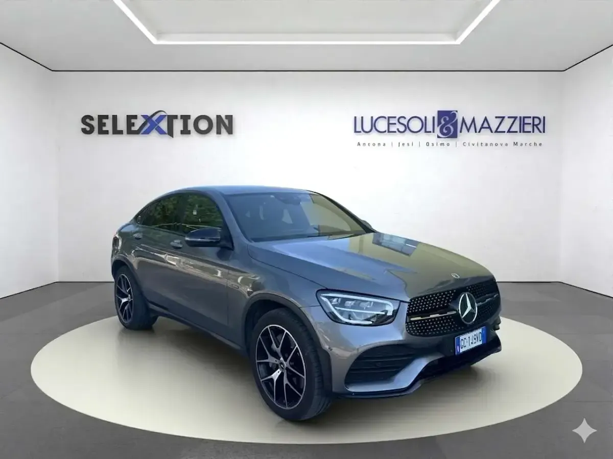 Usata Mercedes GLC300e Premium 194 CV (142 kW) 2020 Grigio scuro Coupé