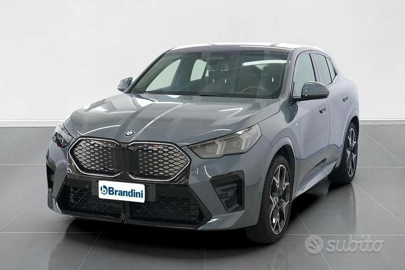 Grigio Usata 2024 BMW iX2 Comfort Edition SUV | 41.052 € (Super prezzo) - Immagine 1/4