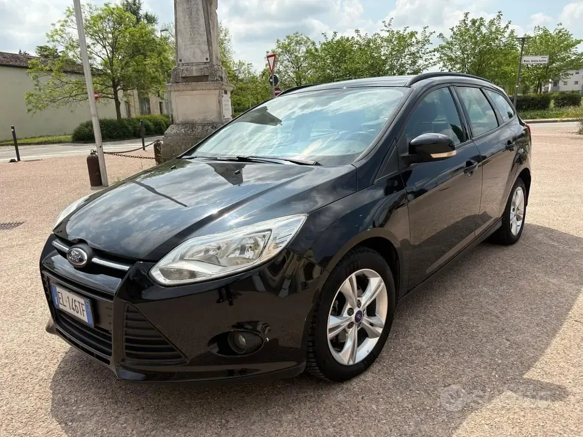 Usata Ford Focus 116 CV (85 kW) 2012 Nero Station wagon