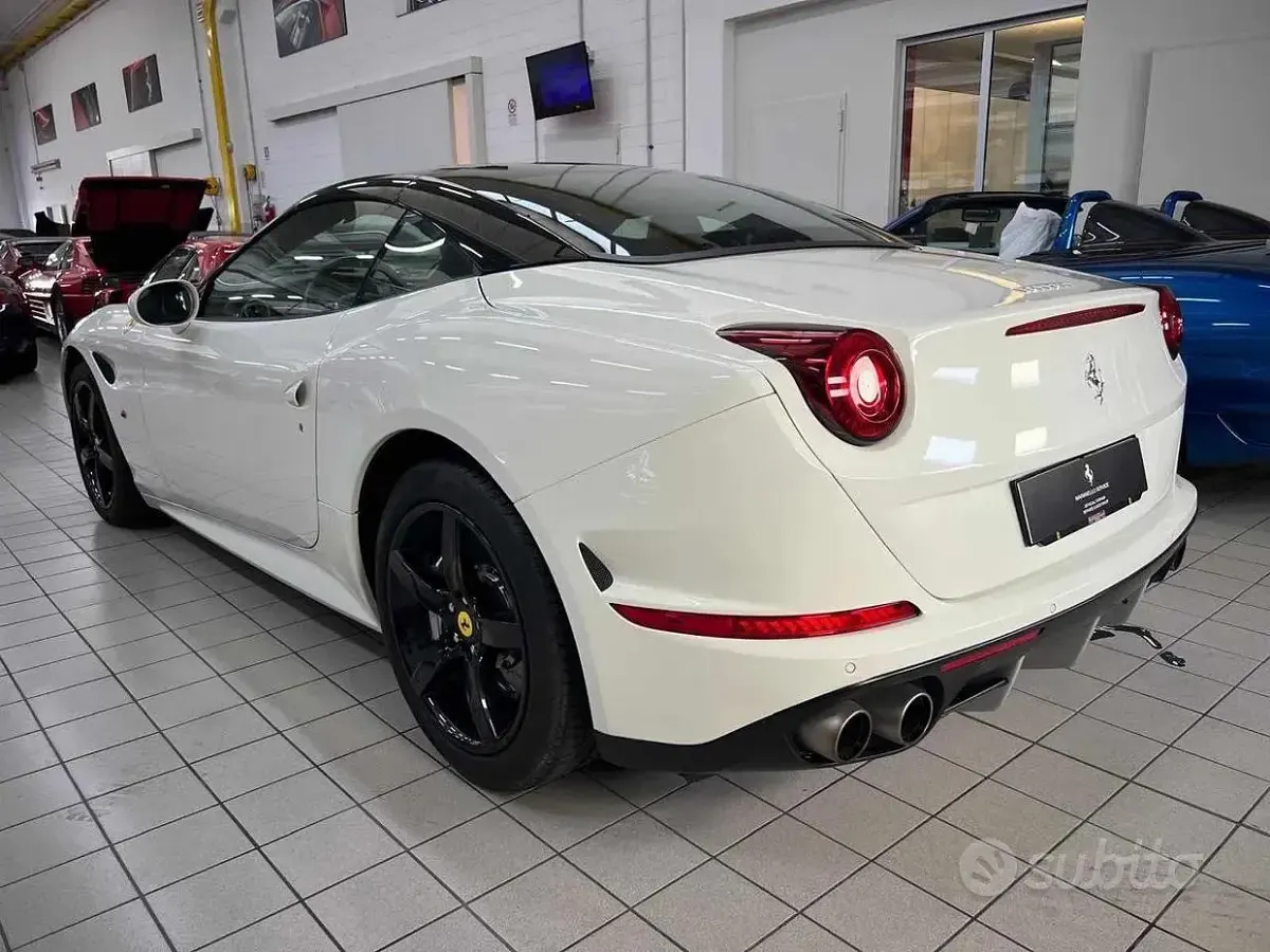 Usata Ferrari California 560 CV (411 kW) 2014 Bianco Cabrio
