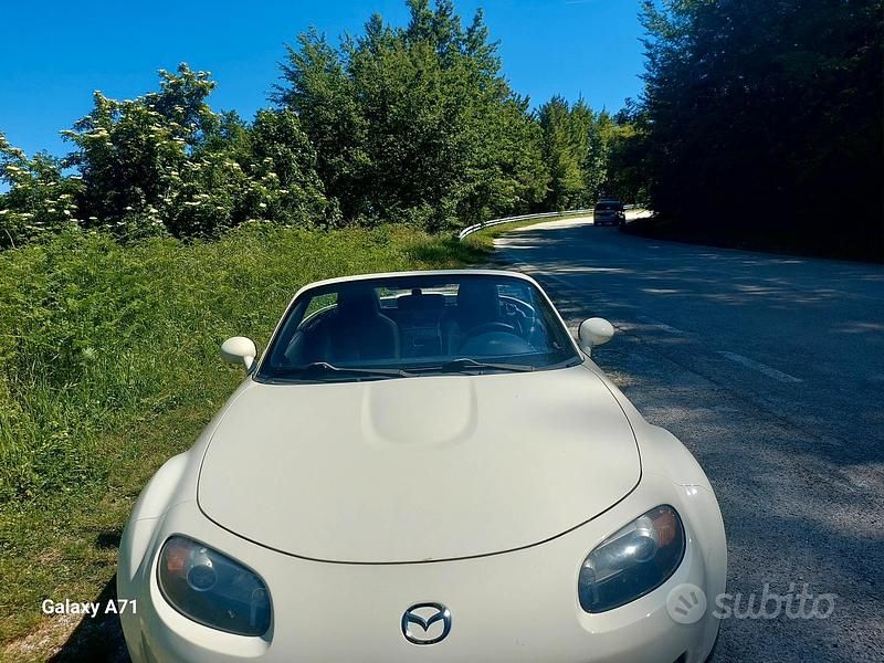 Usata Mazda MX5 126 CV (92 kW) 2006 Bianco Cabrio
