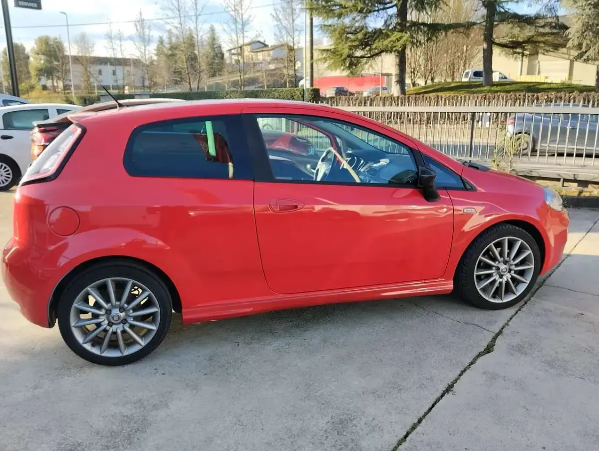 Usata Fiat Punto Sport 95 CV (69 kW) 2012 Rosso Utilitaria