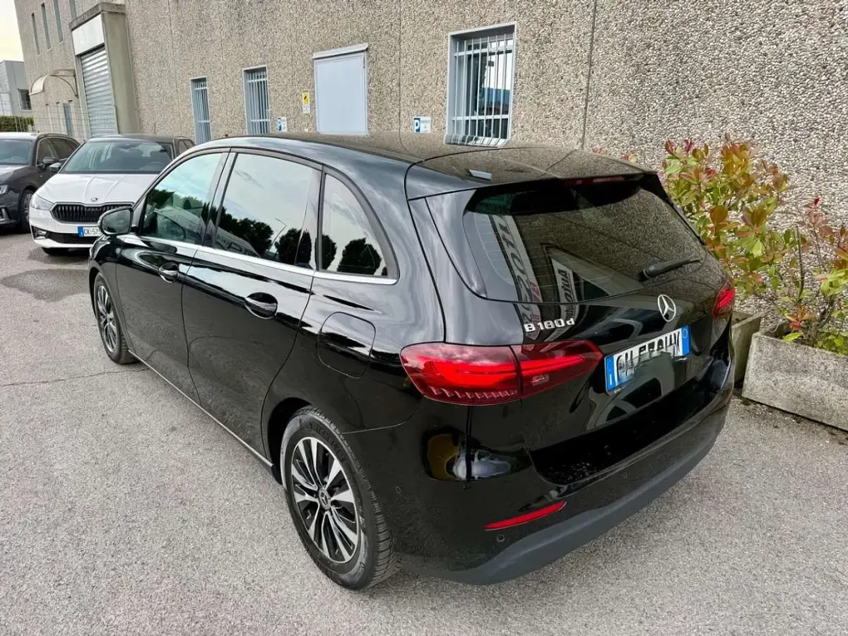 Usata Mercedes B180 Advanced Plus 116 CV (85 kW) 2023 Nero Utilitaria