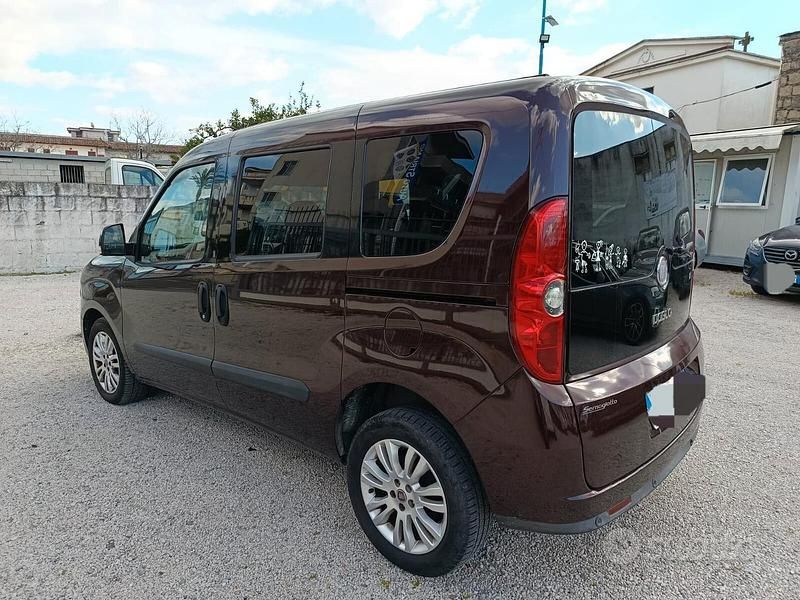 Usata Fiat Doblò Emotion 135 CV (99 kW) 2011 Marrone Monovolume