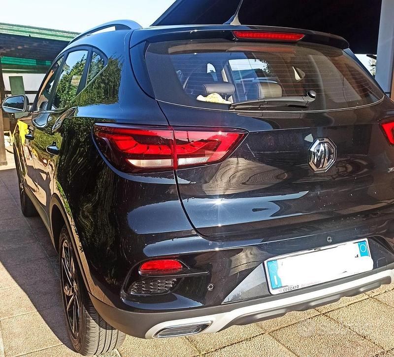 Usata MG ZS Luxury 106 CV (77 kW) 2023 Nero SUV