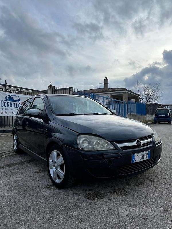 Usata Opel Corsa 68 CV (50 kW) 2005 Verde Utilitaria