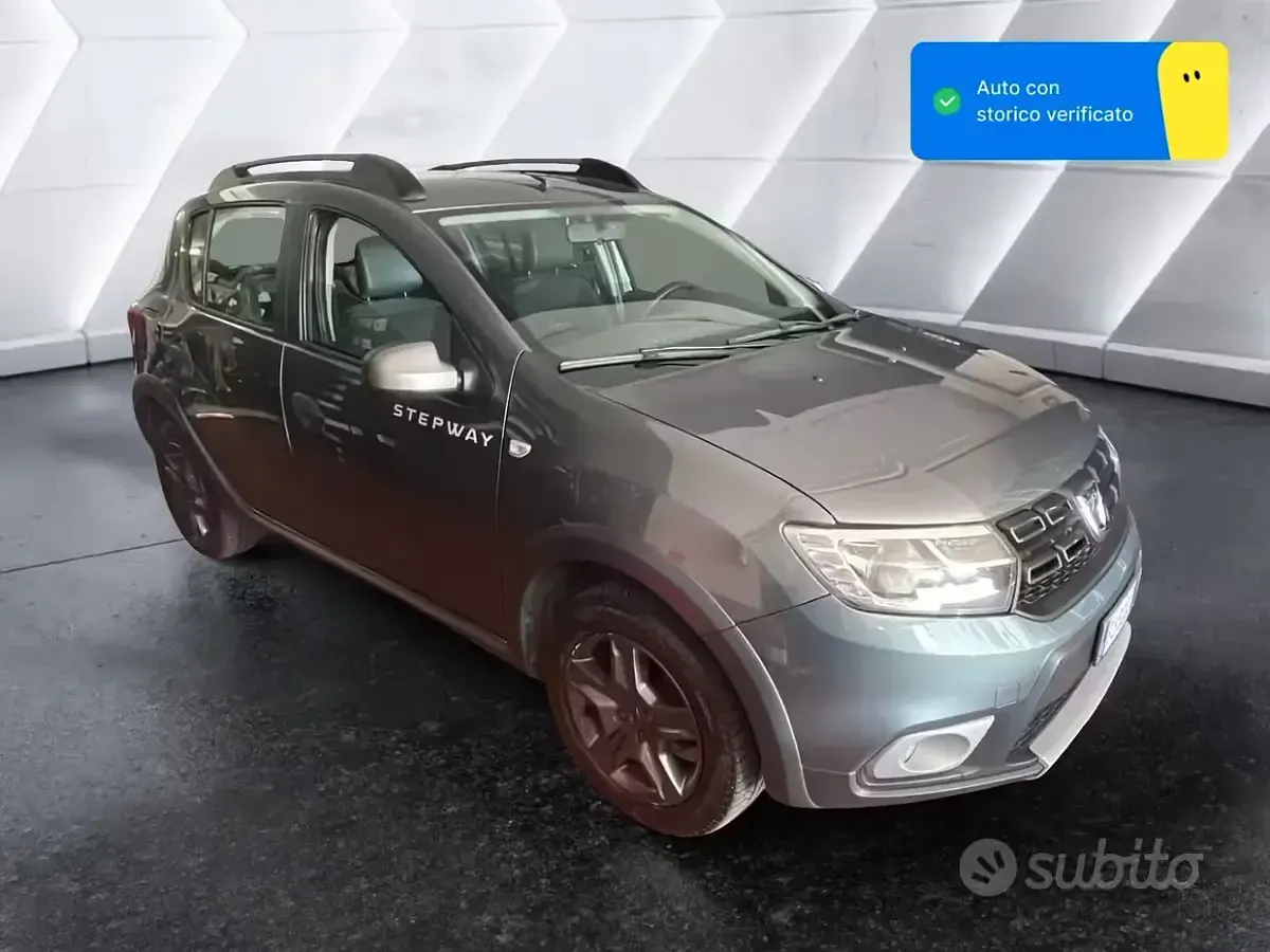 Usata Dacia Sandero Stepway 90 CV (66 kW) 2017 Grigio Berlina