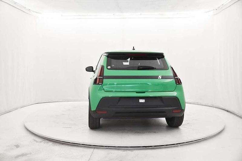 Nuova Renault R5 Evolution 89 kW (122 CV) 2025 Verde pop! Utilitaria