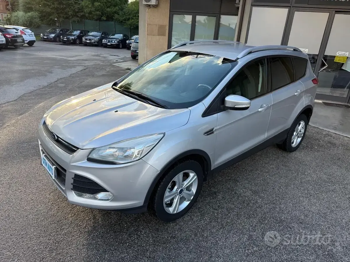 Usata Ford Kuga 140 CV (102 kW) 2013 Grigio SUV