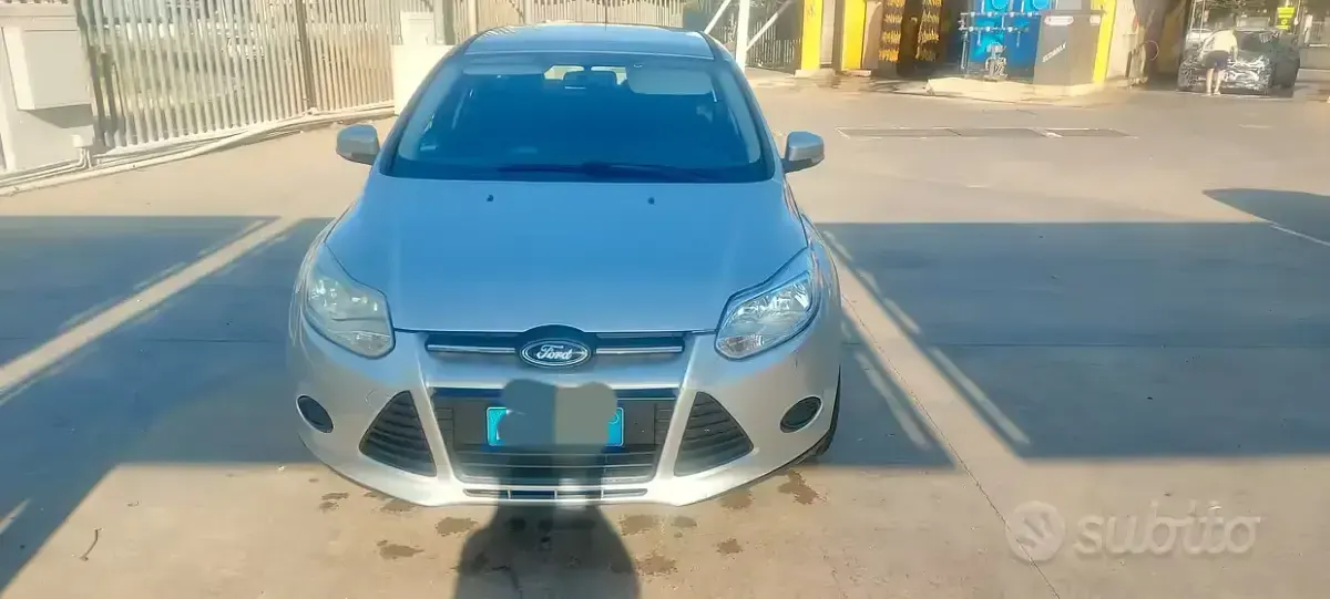 Usata Ford Focus Titanium 115 CV (84 kW) 2011 Grigio Station wagon