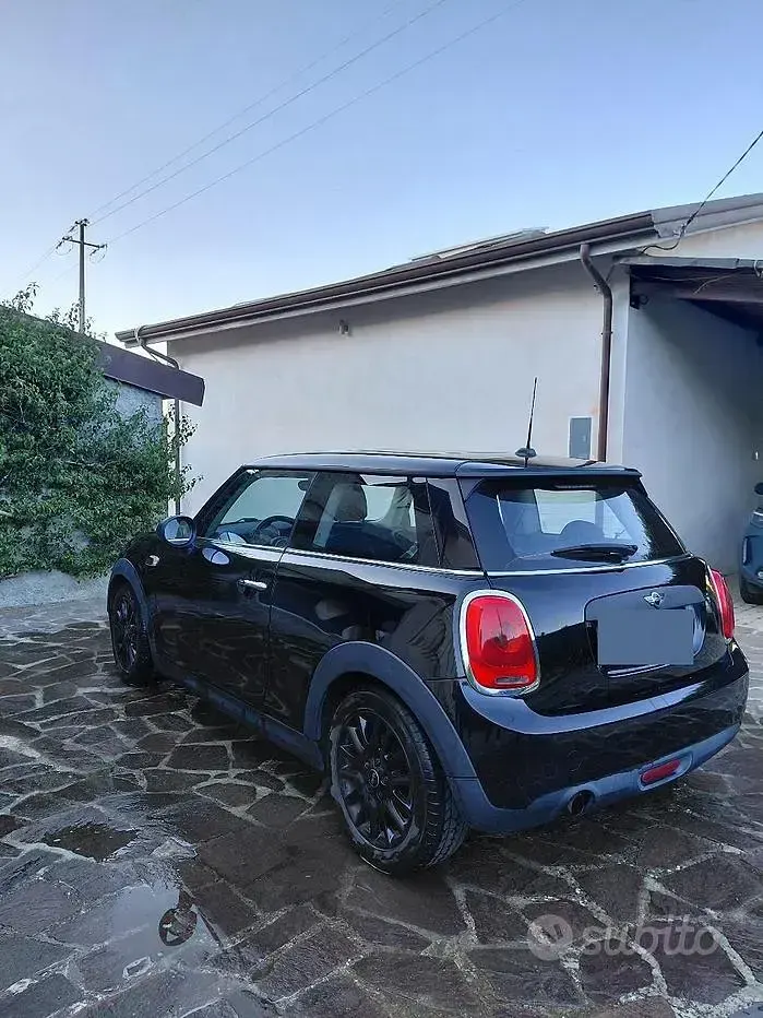 Usata Mini ONE 102 CV (75 kW) 2016 Nero Utilitaria