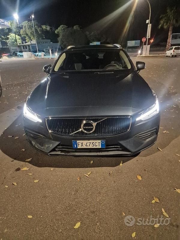 Usata Volvo V60 150 CV (110 kW) 2019 Blu Station wagon