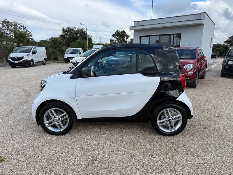 Usata Smart ForTwo Coupé Passion 40 kW (55 CV) 2021 Bianco Utilitaria