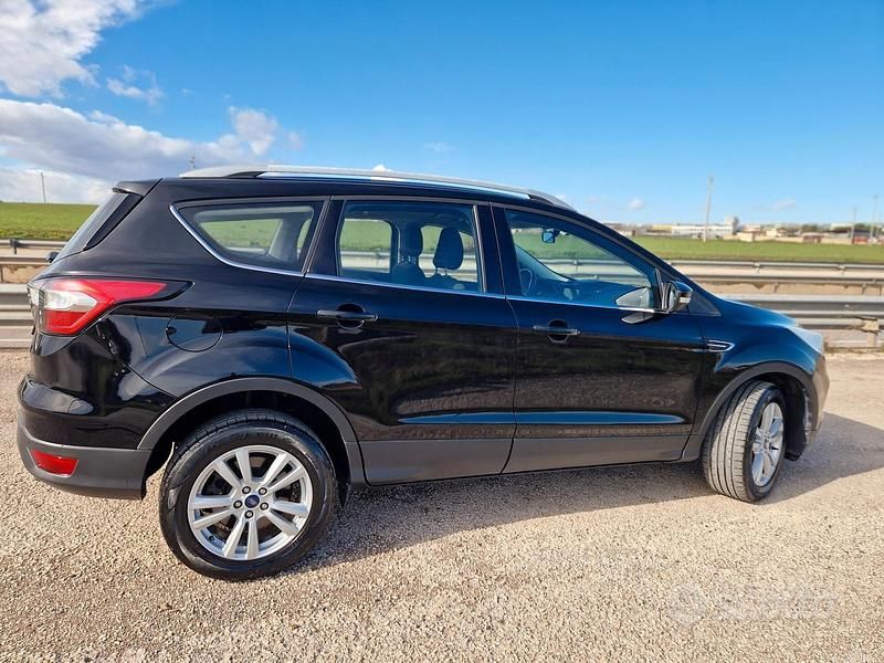 Usata Ford Kuga Business Edition 120 CV (88 kW) 2018 Nero SUV
