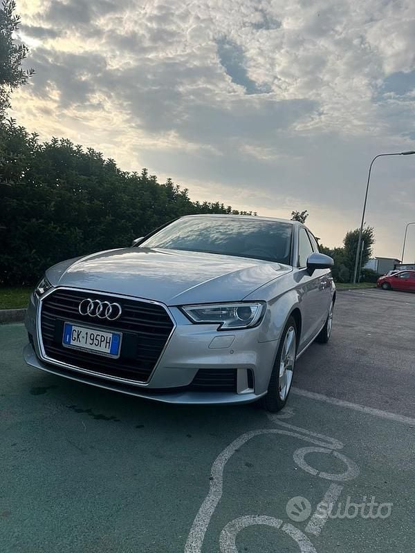 Usata Audi A3 2019 Grigio Berlina