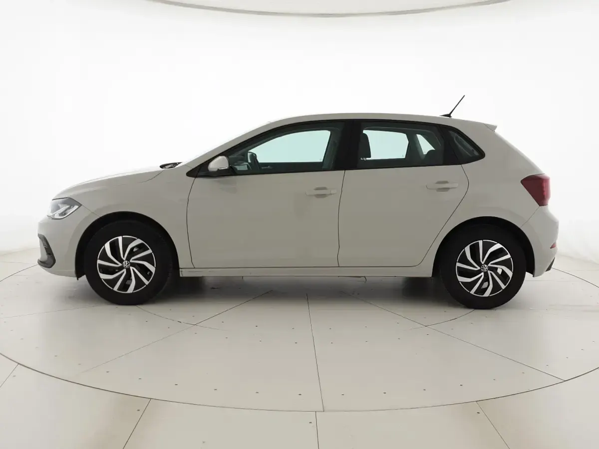 Usata VW Polo Life 80 CV (58 kW) 2023 Ascot grey Utilitaria