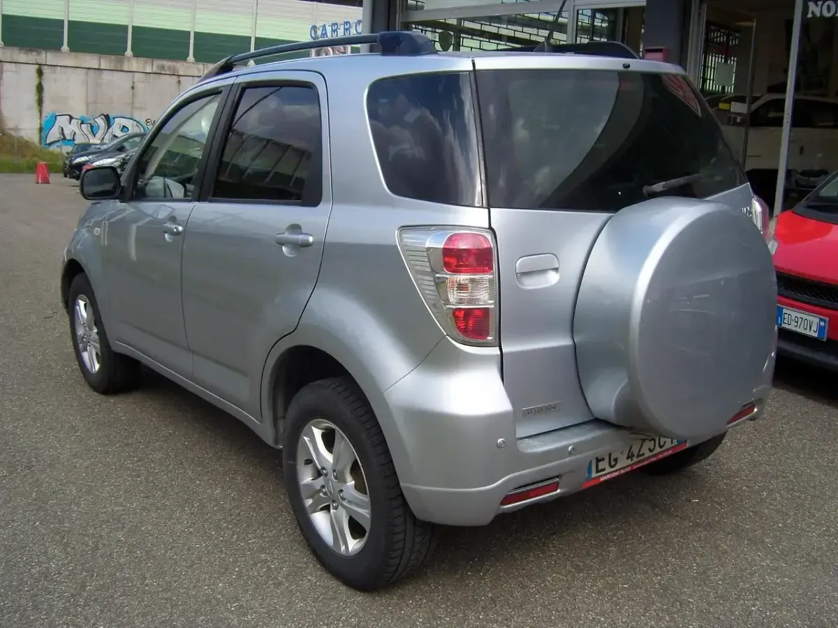 Usata Daihatsu Terios 102 CV (75 kW) 2011 Argento SUV