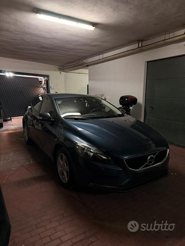 Usata Volvo V40 120 CV (88 kW) 2017 Grigio Berlina