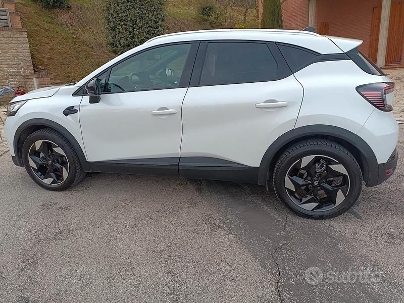 Usata Renault Captur Techno 101 CV (74 kW) 2024 Bianco SUV