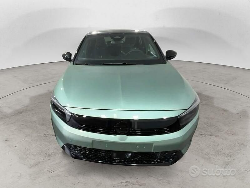 Nuova Opel Corsa 100 CV (73 kW) 2025 Verde Utilitaria