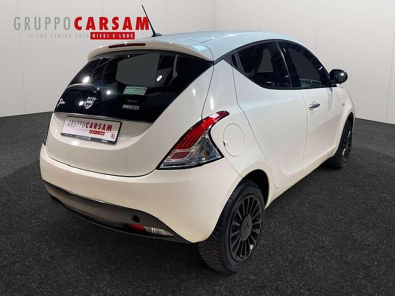 Usata Lancia Ypsilon Silver 69 CV (50 kW) 2022 Bianco Utilitaria