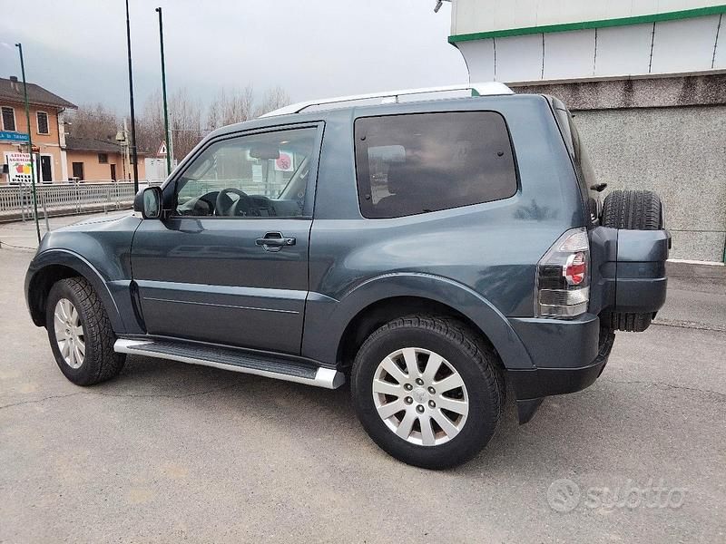 Usata Mitsubishi Pajero Instyle 170 CV (125 kW) 2010 Grigio SUV