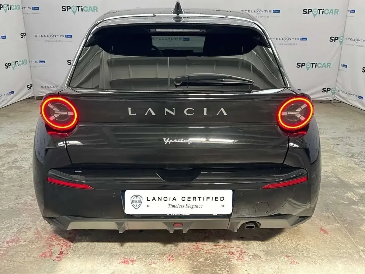 Usata Lancia Ypsilon 101 CV (74 kW) 2025 Nero Utilitaria