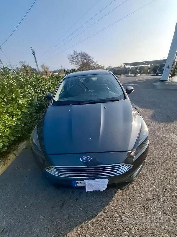 Usata Ford Focus 120 CV (88 kW) 2016 Grigio Station wagon