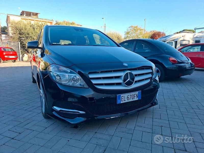 Nero Usata 2012 Mercedes B180 Premium Monovolume | 7900 € (Buon prezzo) - Immagine 1/4