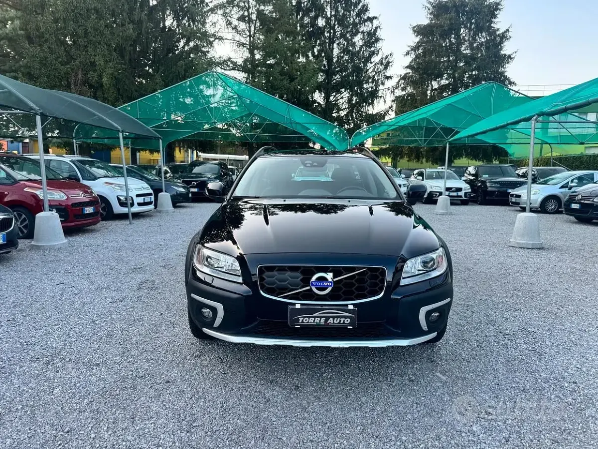 Usata Volvo XC70 Momentum 181 CV (133 kW) 2014 Nero Station wagon