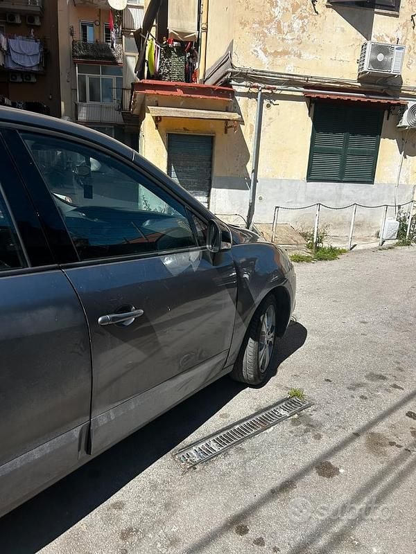 Usata Renault Scénic III 110 CV (80 kW) 2012 Grigio Monovolume