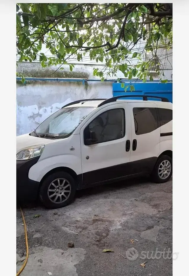 Usata Peugeot Bipper 75 CV (55 kW) 2012 Bianco Monovolume