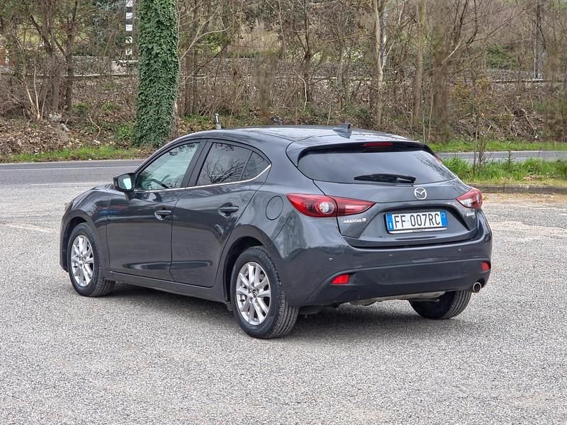 Begagnad Mazda 3 Exceed 105 HK (77 kW) 2016 Grå Sedan