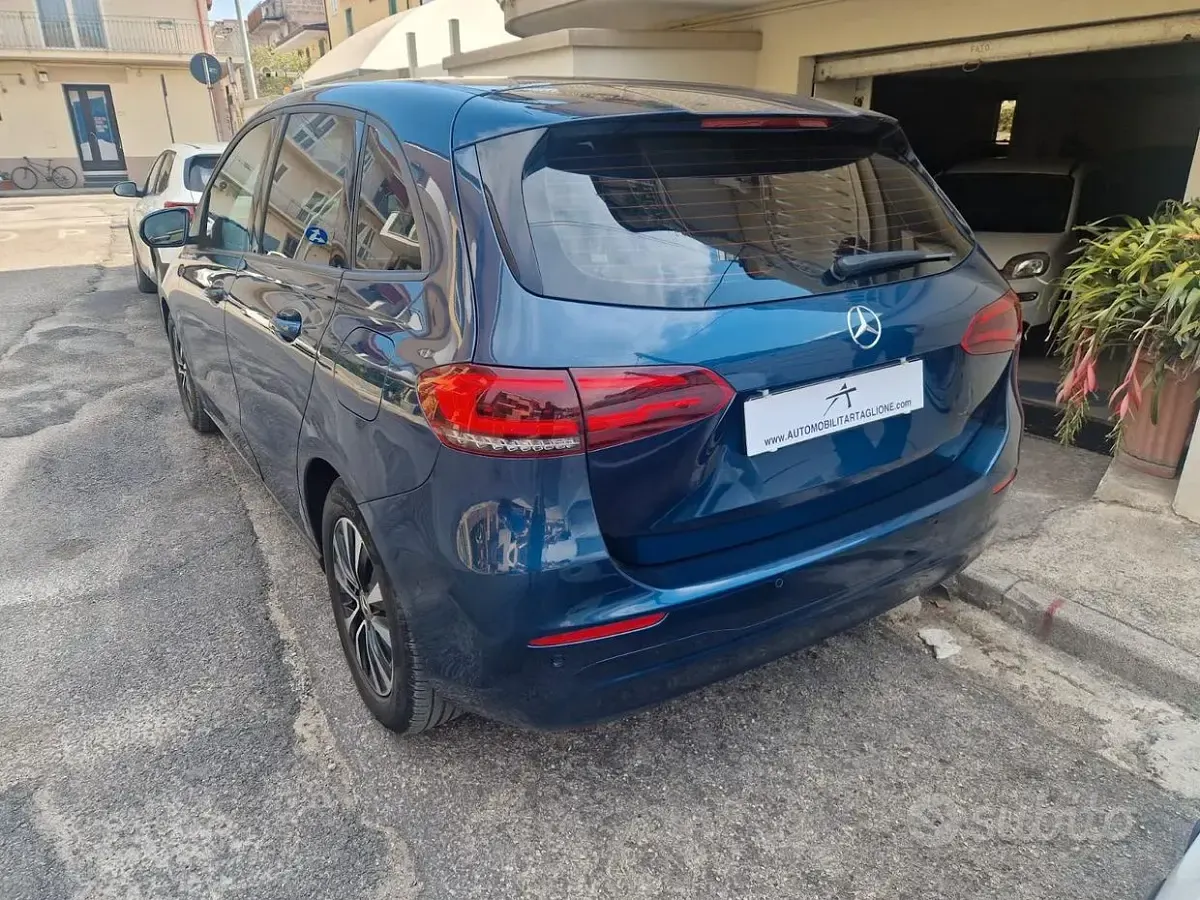 Usata Mercedes B180 116 CV (85 kW) 2020 Bluazzurro Utilitaria
