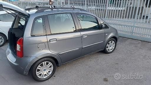 Usata Fiat Idea 90 CV (66 kW) 2008 Grigio Monovolume