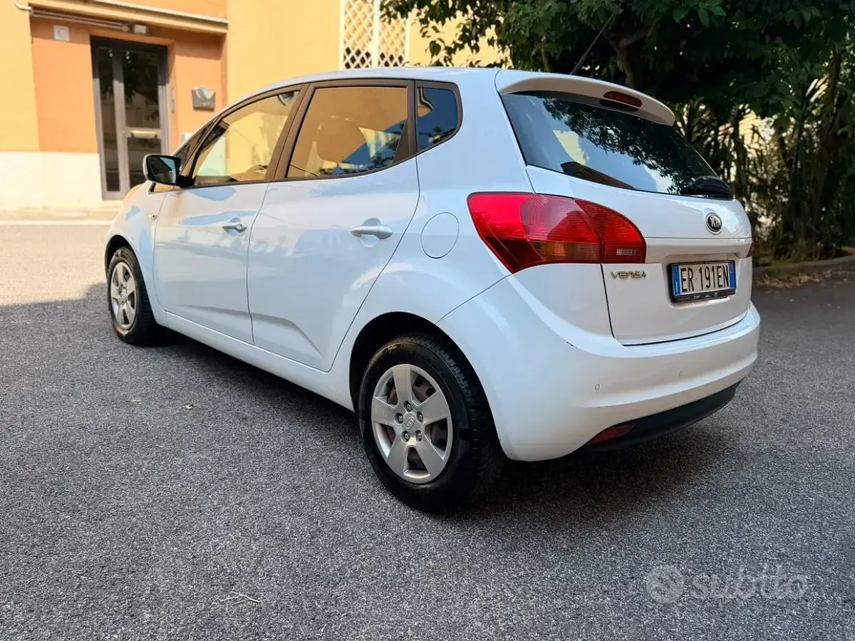 Usata Kia Venga 90 CV (66 kW) 2013 Bianco Utilitaria