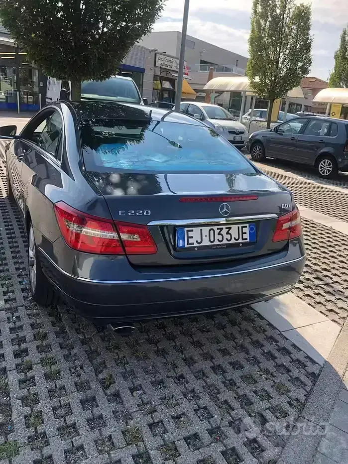 Usata Mercedes E220 2011 Grigio Coupé