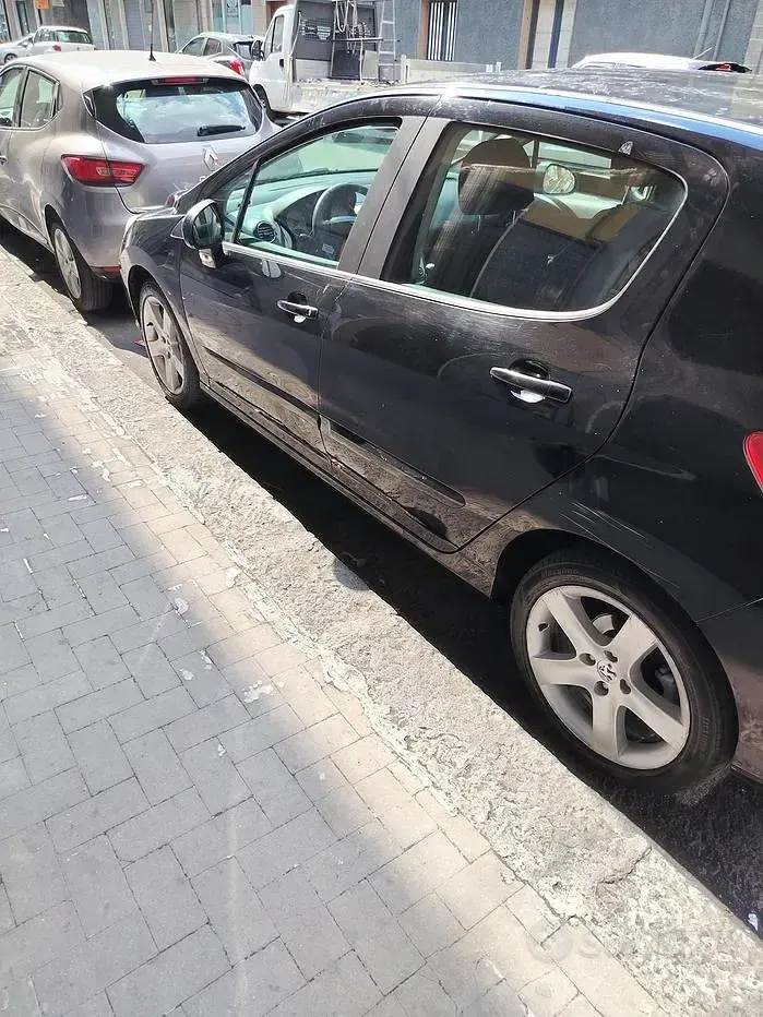 Usata Peugeot 308 109 CV (80 kW) 2007 Nero Utilitaria